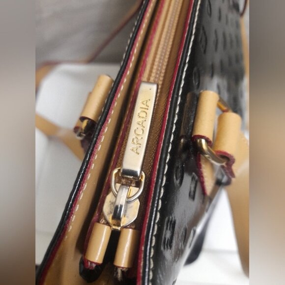 Arcadia - Patent Leather Shoulder Bag - Picture 6 of 14